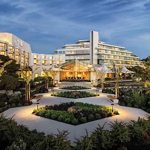 Hotel At Laurel Point ****